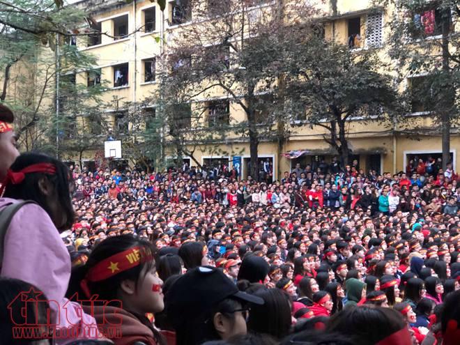 Sinh viên Trường Đại học Bách Khoa bùng nổ với trận chung kết U23 Việt Nam ảnh 4